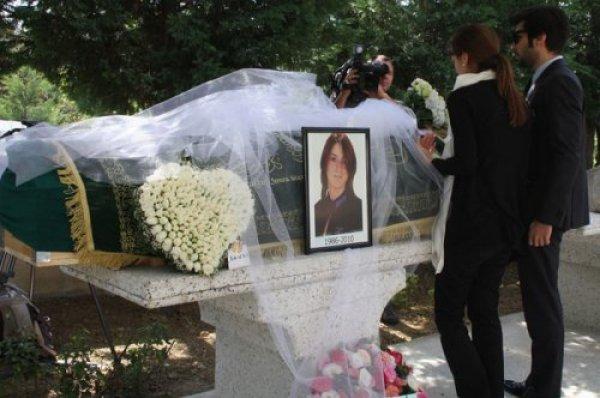 Cinayet şüphelisi mahkemede güldü, aile çıldırdı