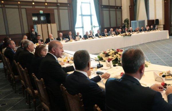 Cumhurbaşkanı Erdoğan ile İmamoğlu'nun sandalye diyaloğu