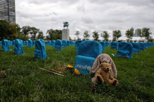 UNICEF, savaşta ölen çocuklar için çanta-mezarlık yaptı