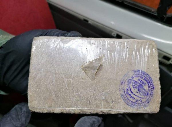 Narkotik köpeği 'Kara' 50 kilo eroin buldu