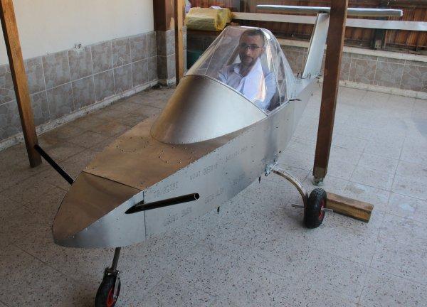 15 Temmuz gazisi evinin balkonunda kendi uçağını yapıyor