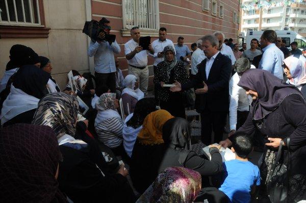 Diyarbakır'daki ailelerin oturma eylemi 11'inci gününde