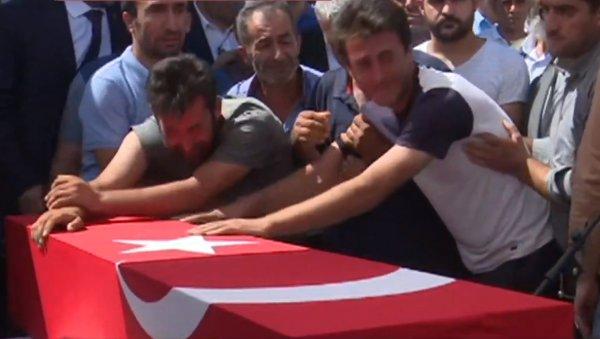 Diyarbakır saldırısında şehit düşenlere veda