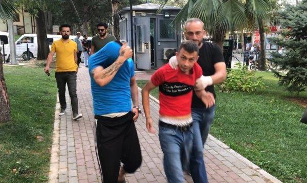 Çekirdek çitleyen arkadaşını vurdu