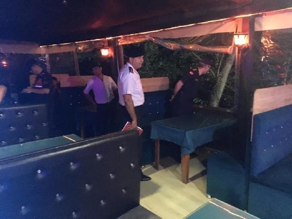 Cinsel istismar hükümlüsünü polis, pavyonda buldu