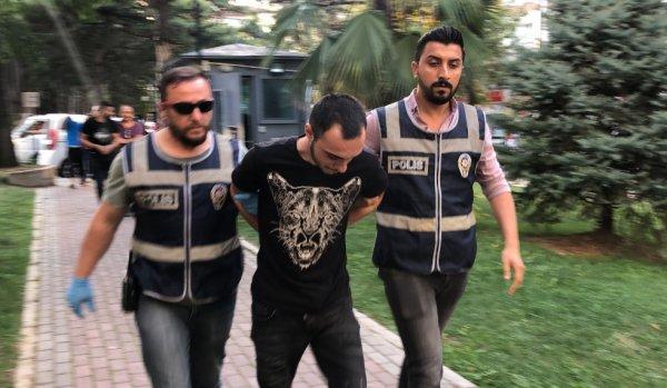 Çekirdek çitleyen arkadaşını vurdu