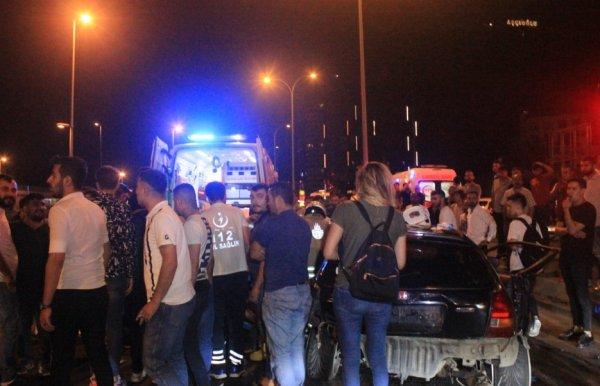 Makas attı, önce bariyere sonra başka araca çarptı