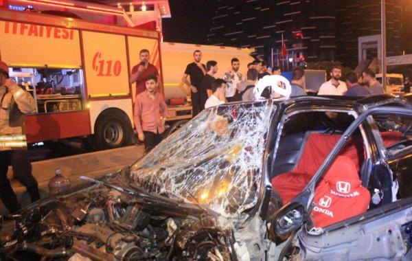 Makas attı, önce bariyere sonra başka araca çarptı