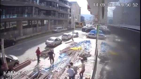 Çöken iskeleden son anda atladı