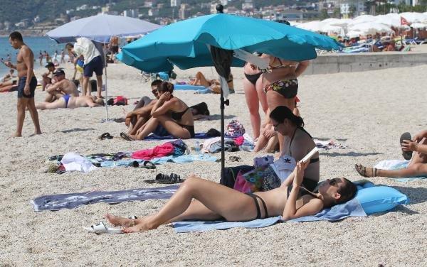 Alanya sahilleri tıklım tıklım dolu