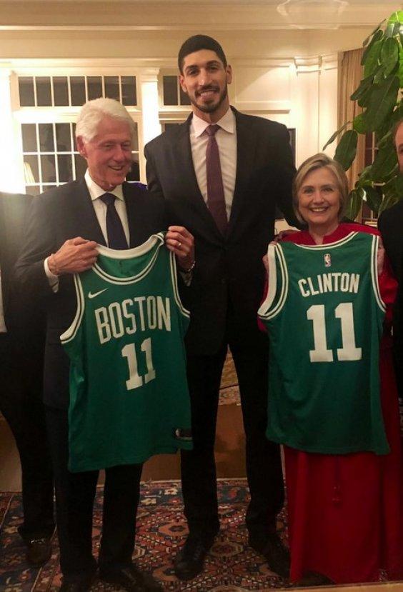 Hillary Clinton, FETÖ'cü Enes Kanter'i ağırladı