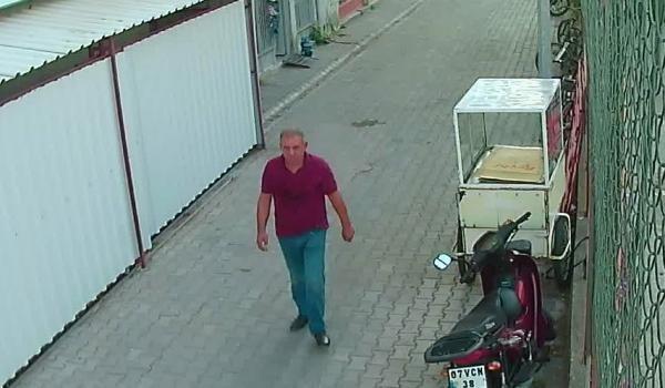 Yaşlı kadını baltayla yaralayıp, bileziğini çaldı