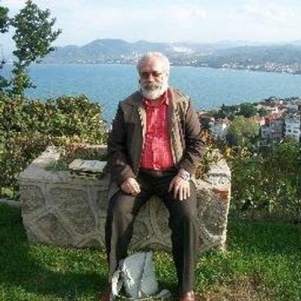 İsmet Özel hakkında yazılmış kitaplar. İsmet Özel 75 yaşında.