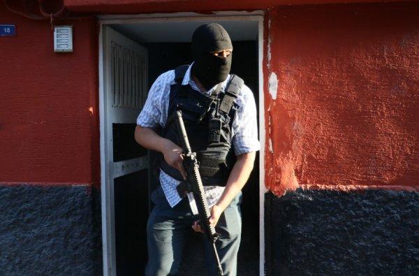 Sosyal medyada galeyana gelen mahalleliye şafak baskını