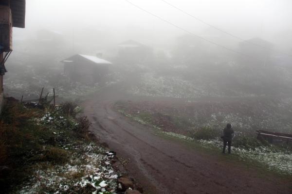 Ardahan'ın yükseklerinde kar yağışı