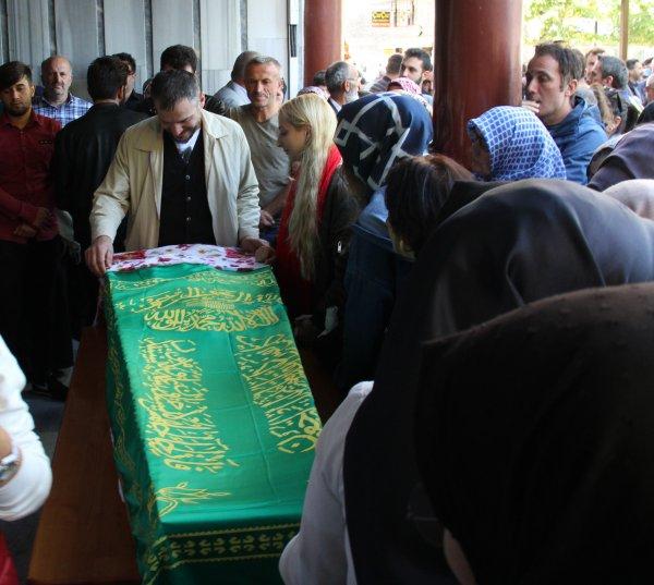 Neslican Tay'ın cenaze töreni