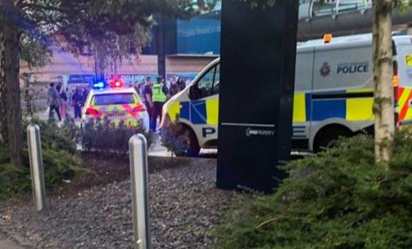 Manchester Havalimanı’nda şüpheli paket alarmı