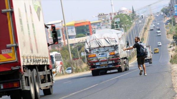 2 bin dolar ve otostopla 27 ülke gezdi