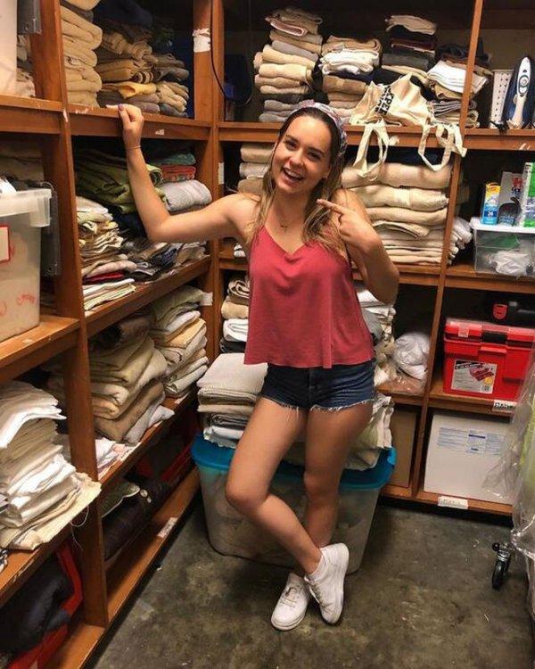 Ece Hakim, arkadaşlarına Harvard'da sucuklu yumurta yaptı