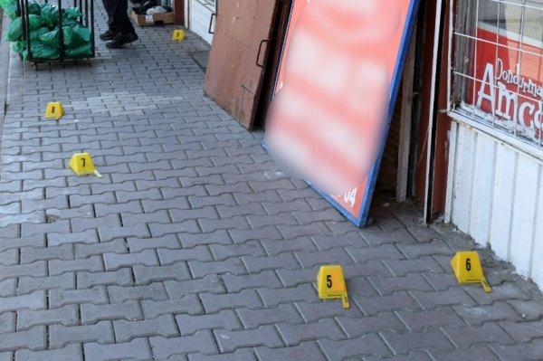 Mahalle muhtarı tartışma sırasında silahına sarıldı