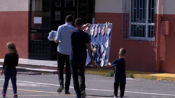 Silivri'deki mühürlenen okuldan malzemeler taşındı