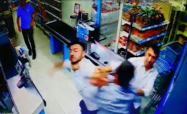 Markette silahlı kavga: 4 yaralı