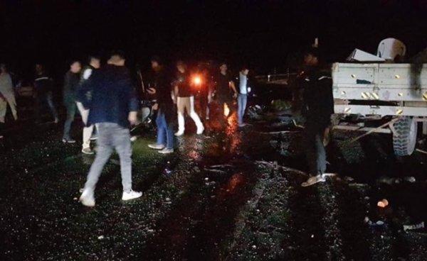 Traktör ile minibüs çarpıştı: 2 ölü, 8 yaralı