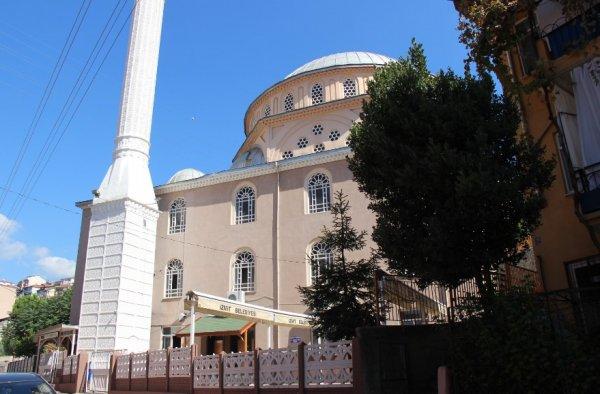 Caminin bankını çalan hırsızlar aranıyor