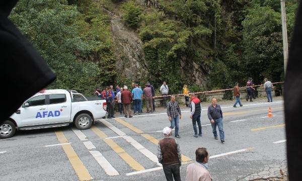 Çaykara'da otomobille dereye uçan çocuk öldü