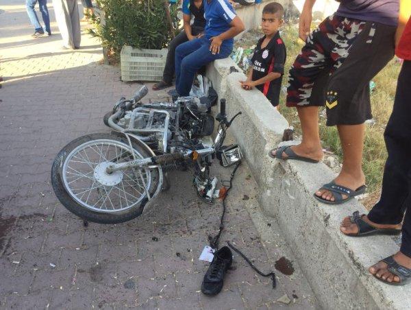 Motosikletli sürücü otomobile çarpıp, öldü