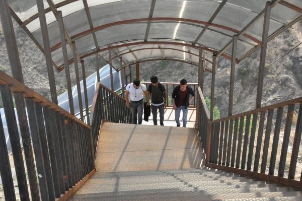 Gümüşhane Valiliği, 'merdivenler yürüyenler için' dedi