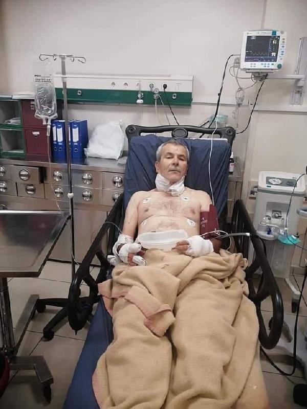 Afgan uyruklu bir kişi taksiciyi boğazından bıçakladı