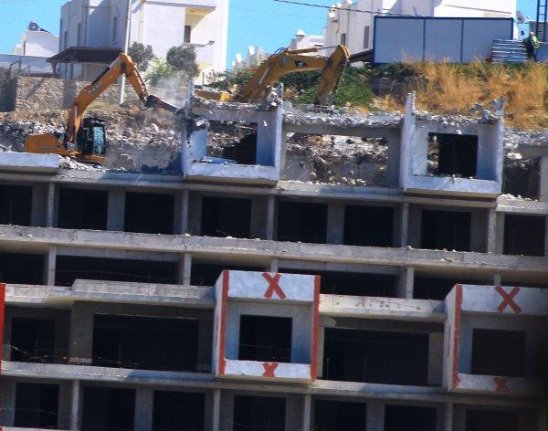 Bodrum'da yıkımlar devam ediyor