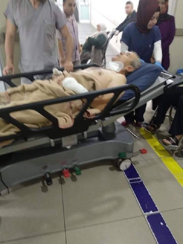 Afgan uyruklu bir kişi taksiciyi boğazından bıçakladı