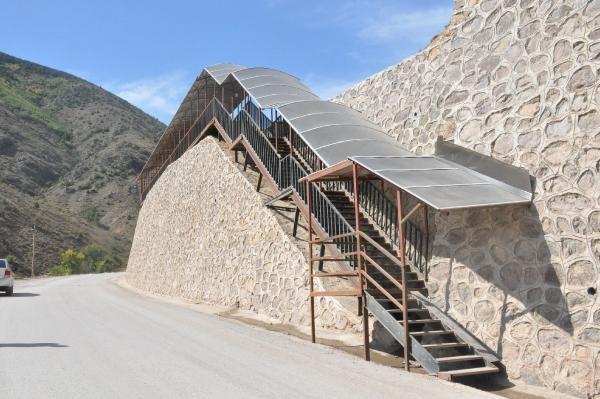 Gümüşhane'de öğrenciler için yamaca yurt yapıldı