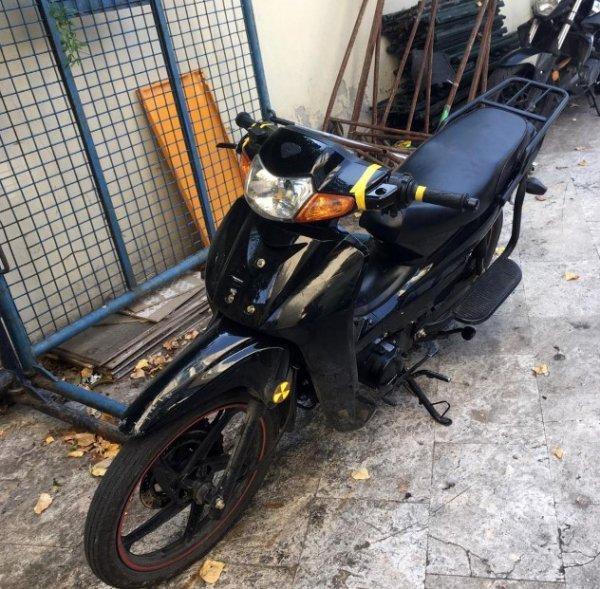 Örümcek adam gibi evlere tırmanan hırsızlar kamerada