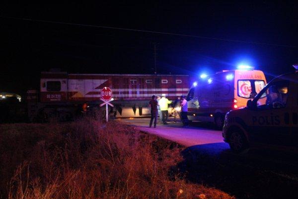 Kütahya'da lokomotif çöp kamyonuna çarptı: 3 yaralı