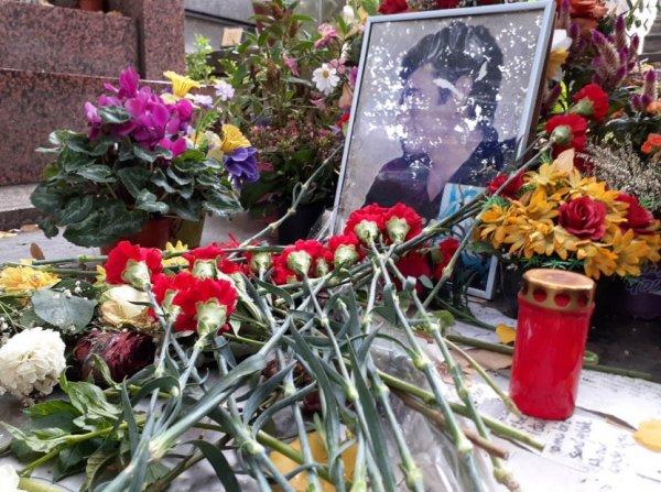 İmamoğlu Ahmet Kaya ve Yılmaz Güney'in kabrini gezdi