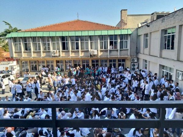 Çapa Diş Hekimliği binası tahliye ediliyor