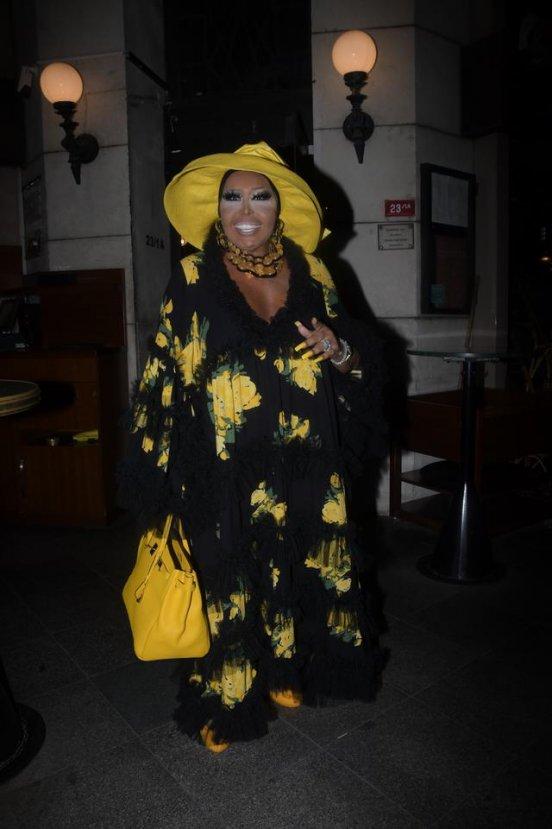 Bülent Ersoy taksiye bindi