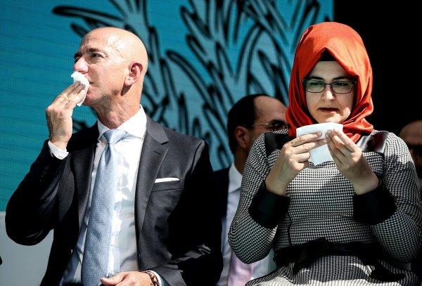 Jeff Bezos, Kaşıkçı anmasına katıldı