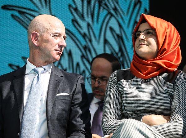 Jeff Bezos, Kaşıkçı anmasına katıldı