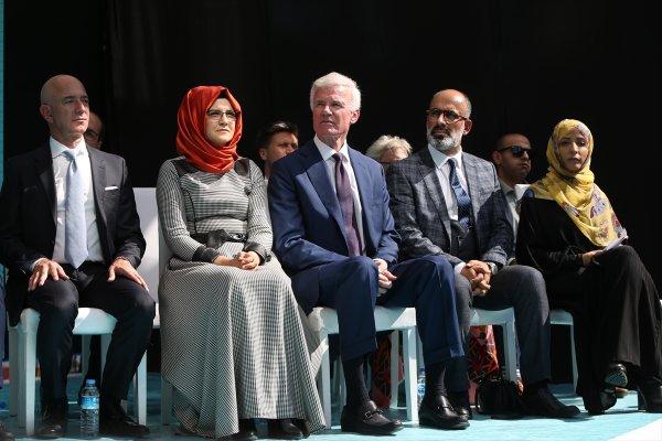 Jeff Bezos, Kaşıkçı anmasına katıldı