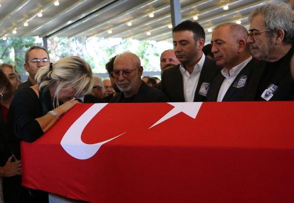 Tarık Ünlüoğlu son yolculuğuna uğurlandı