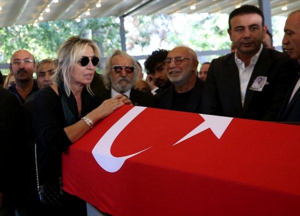 Tarık Ünlüoğlu son yolculuğuna uğurlandı