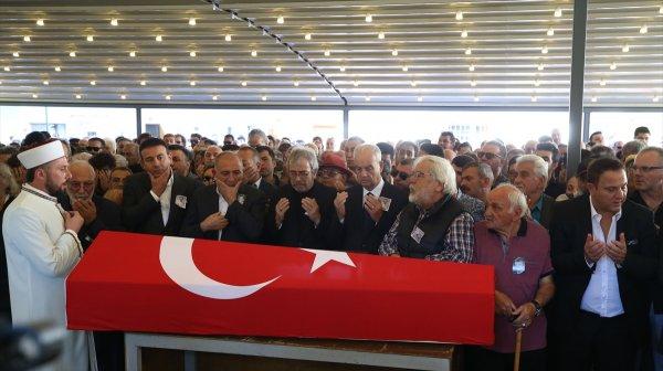 Tarık Ünlüoğlu son yolculuğuna uğurlandı