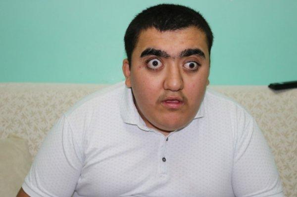 Zihinsel engelli gencin üzerine su döküp, dövdüler