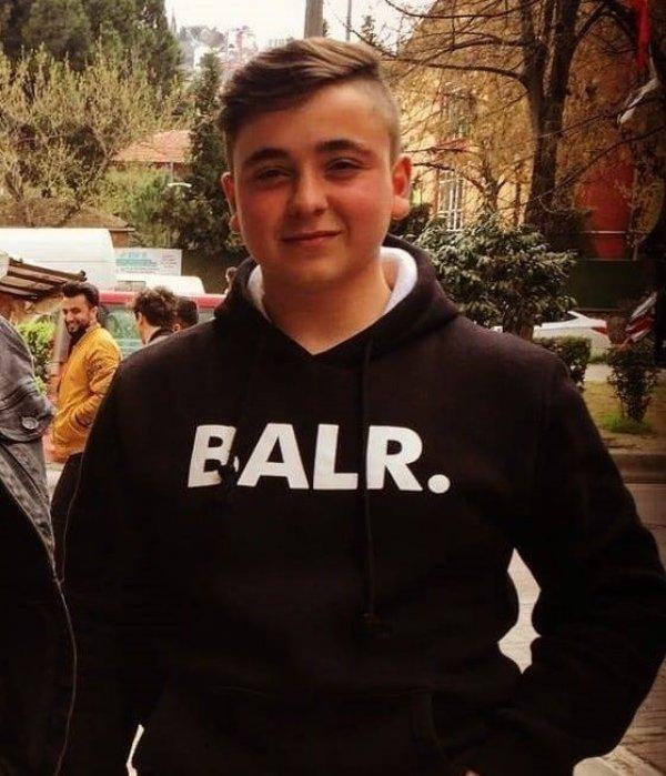 18 yaşındaki motosikletliye otomobil çarptı