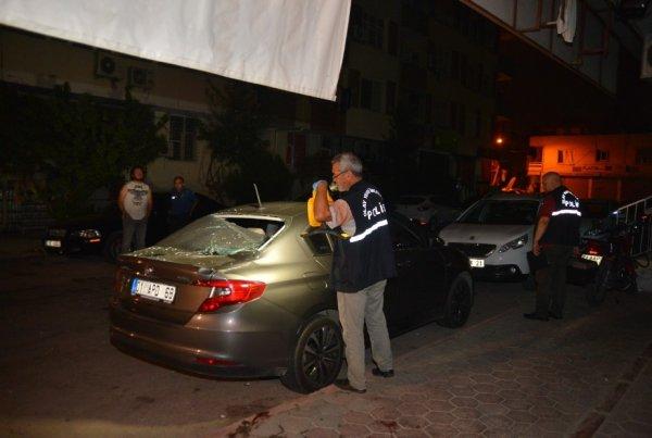 Arabanın üzerine kadın düştü