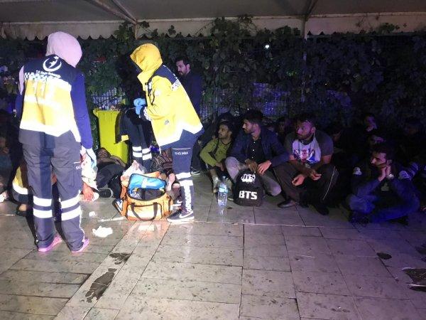 Arnavutköy’de 50 göçmeni taşıyan tır kaza yaptı